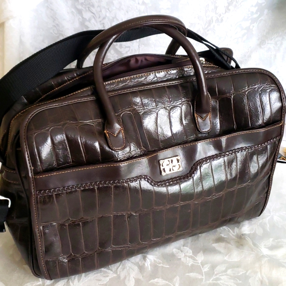 Bueno Travel Bag.